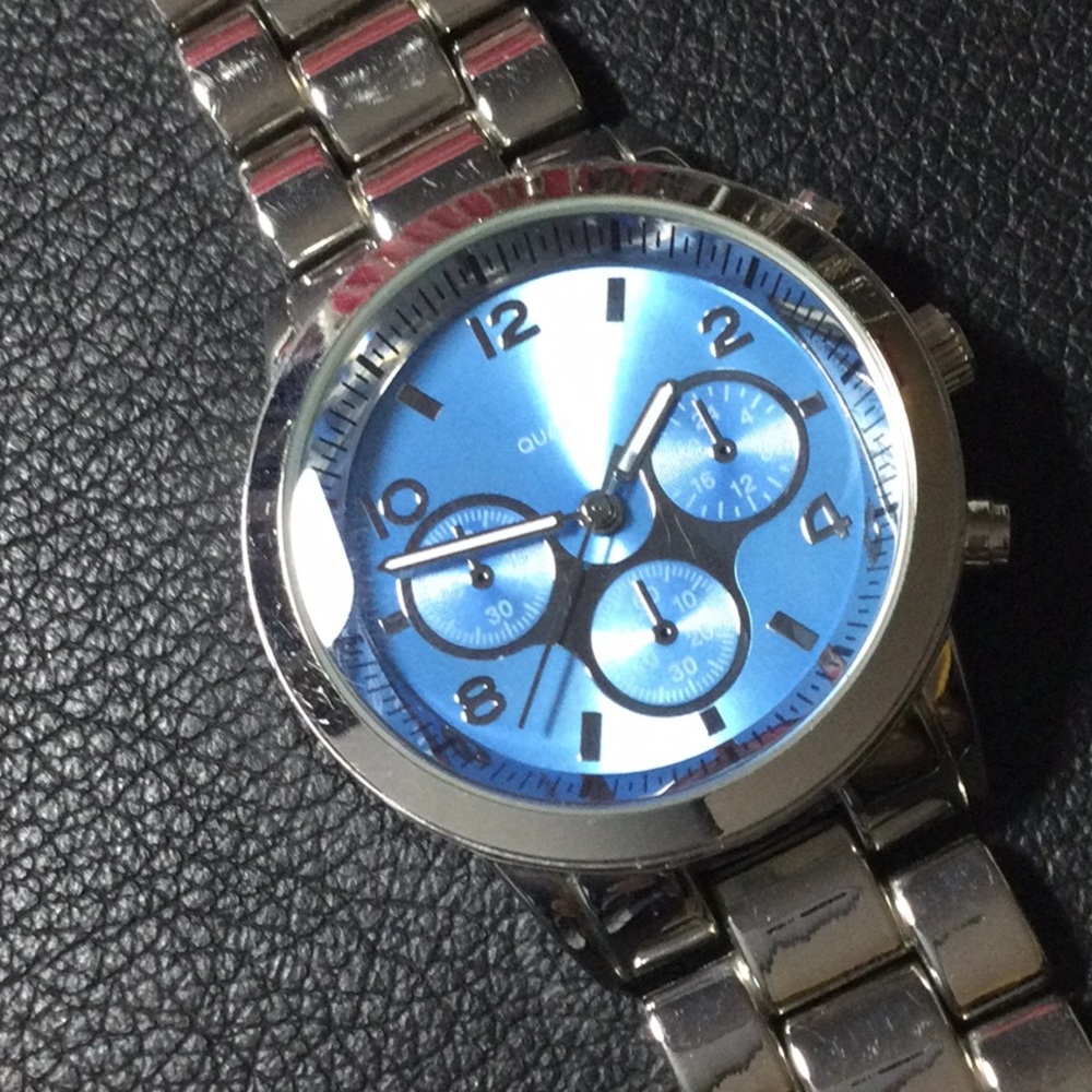 Chunky Sporty Blue Dial Face Watch